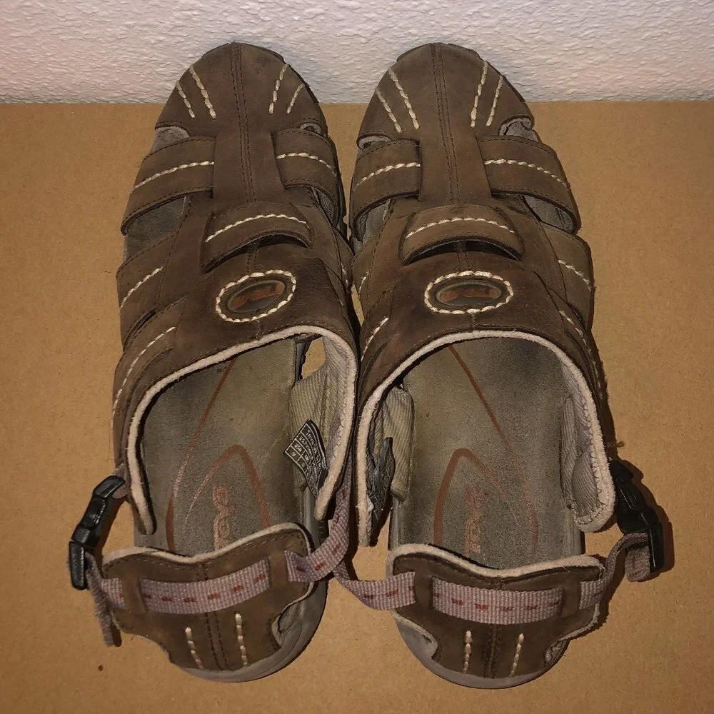 TEVA Sandals Men's Size 9 Brown Tan Leather Stitching Pattern F10004L Hiking